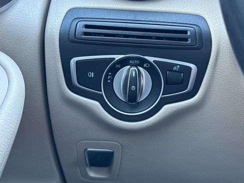 Used 2020 Mercedes-Benz GLC 300 image 30