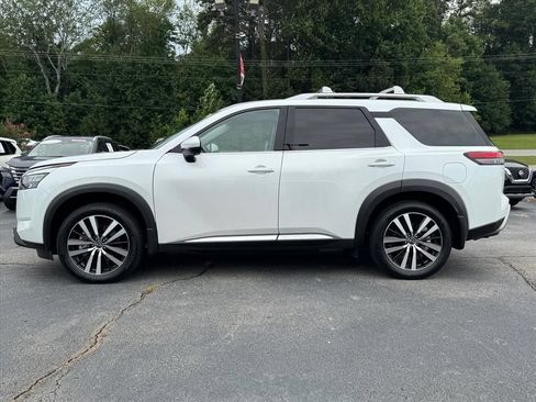 Certified 2025 Nissan Pathfinder Platinum w/ Cargo Package FWD image 6