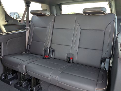New 2025 Chevrolet Suburban Premier AWD/4WD image 18