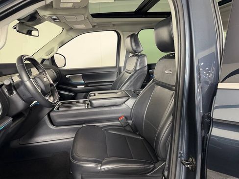 Used 2025 Ford Expedition Platinum w/ Driver's Package AWD/4WD image 23