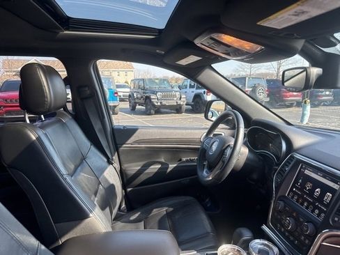 Used 2018 Jeep Grand Cherokee Limited image 18