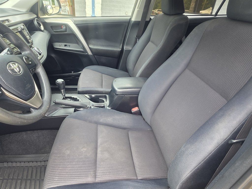 Used 2015 Toyota RAV4 LE FWD image 9