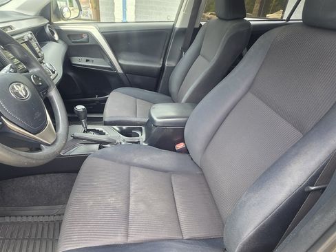 Used 2015 Toyota RAV4 LE FWD image 9
