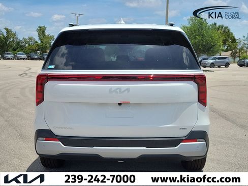 New 2026 Kia Carnival EX FWD image 5