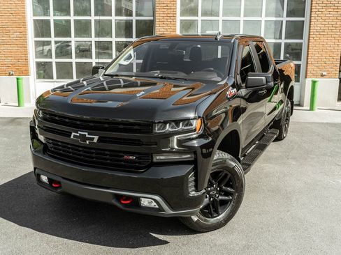 Used 2022 Chevrolet Silverado 1500 LT Trail Boss w/ Bed Protection Package AWD/4WD image 2