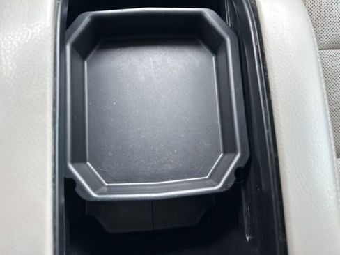 Used 2018 Toyota Highlander Limited FWD image 34