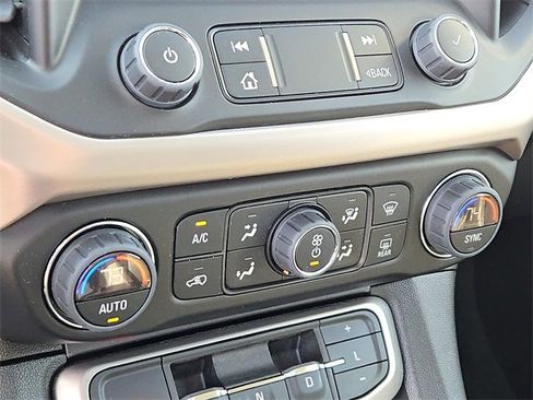 Used 2023 GMC Acadia Denali w/ Denali Ultimate Package image 17