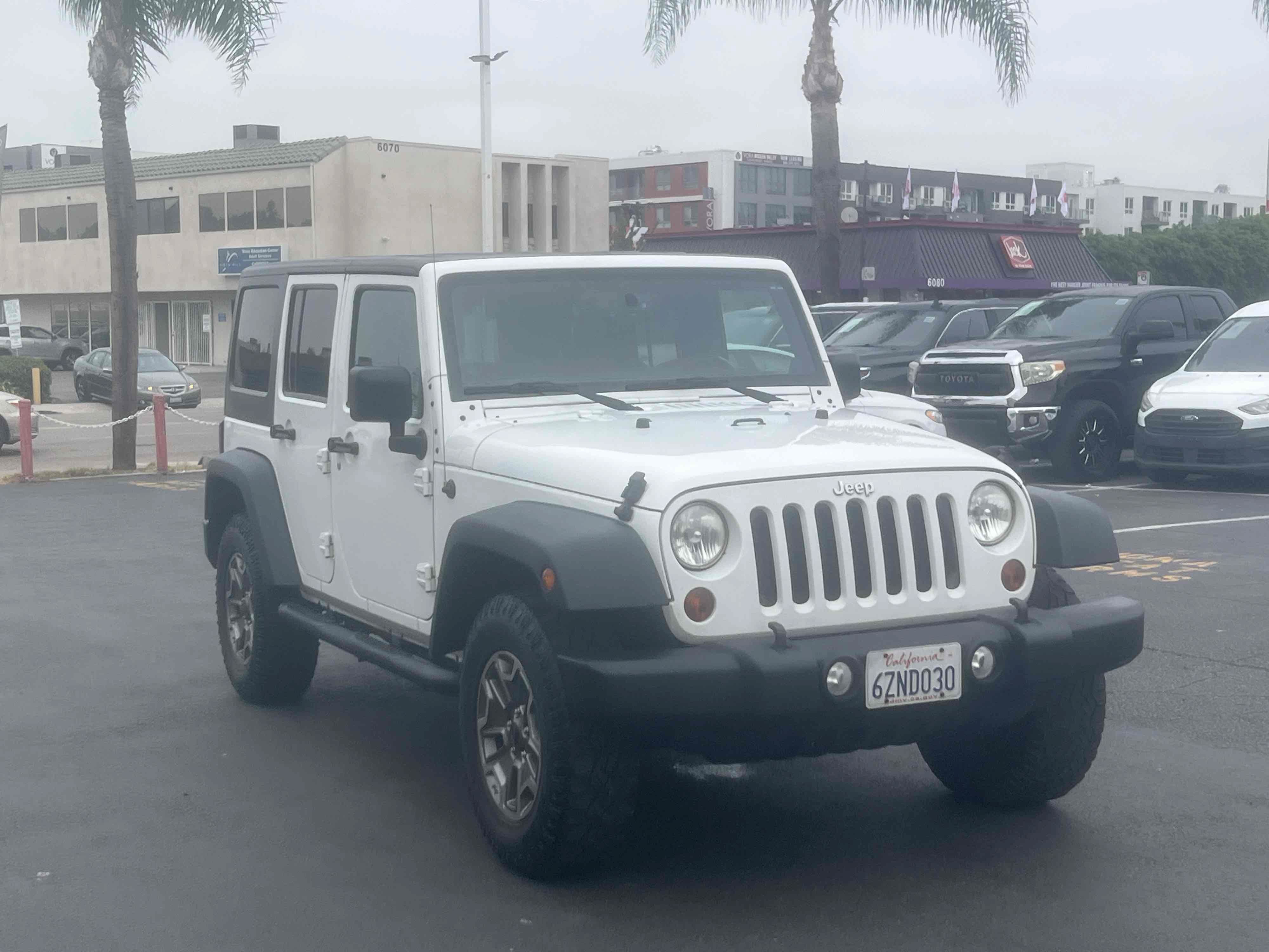Used 2013 Jeep Wrangler Unlimited Rubicon w/ Connectivity Group AWD/4WD image 5