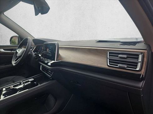 Used 2025 Volkswagen Atlas SE image 20