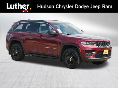 Used 2025 Jeep Grand Cherokee Laredo w/ Luxury Tech Group I AWD/4WD image 1