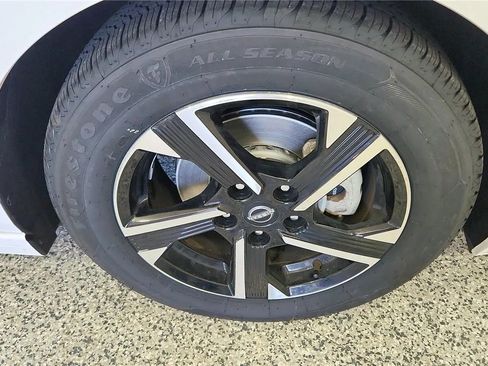 Used 2024 Nissan Sentra SV FWD image 13