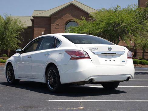 Used 2013 Nissan Altima 2.5 S FWD image 3