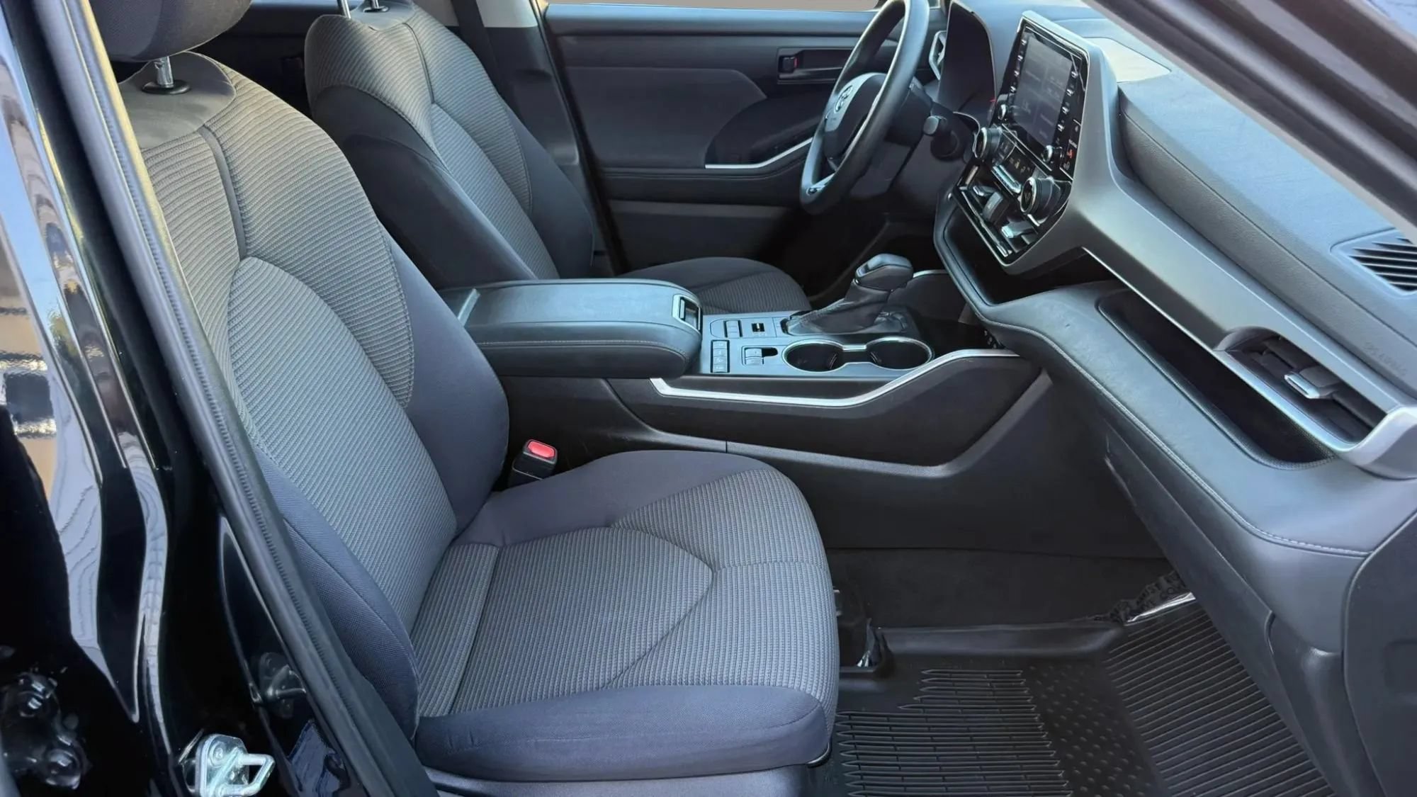 Used 2020 Toyota Highlander L AWD/4WD image 37