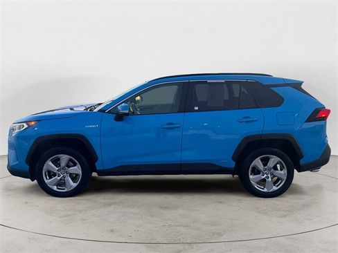 Used 2021 Toyota RAV4 XLE Premium image 2