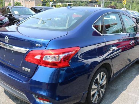 Used 2019 Nissan Sentra SV w/ Special Edition Package FWD image 7