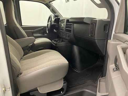 Used 2025 GMC Savana 3500 LT w/ LT Preferred Equipment Group RWD image 13