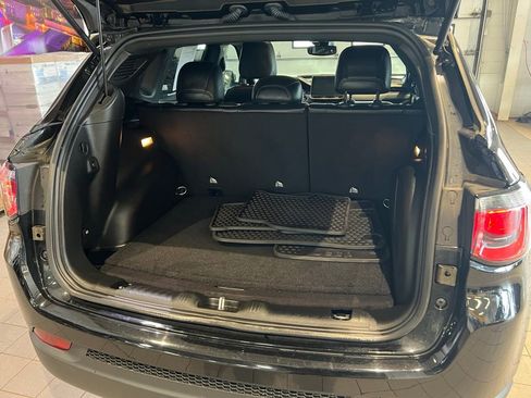 Used 2022 Jeep Compass Altitude w/ Sun and Sound Group image 8