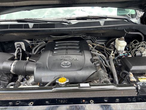 Used 2017 Toyota Tundra SR5 w/ TRD Off Road Package AWD/4WD image 20