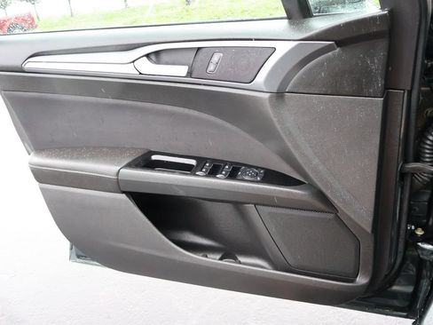 Used 2015 Ford Fusion SE FWD image 32