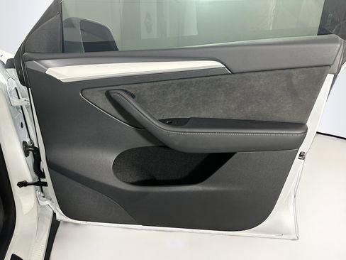 Used 2022 Tesla Model Y Performance image 31