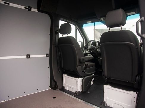 Used 2025 Mercedes-Benz Sprinter 2500 image 35