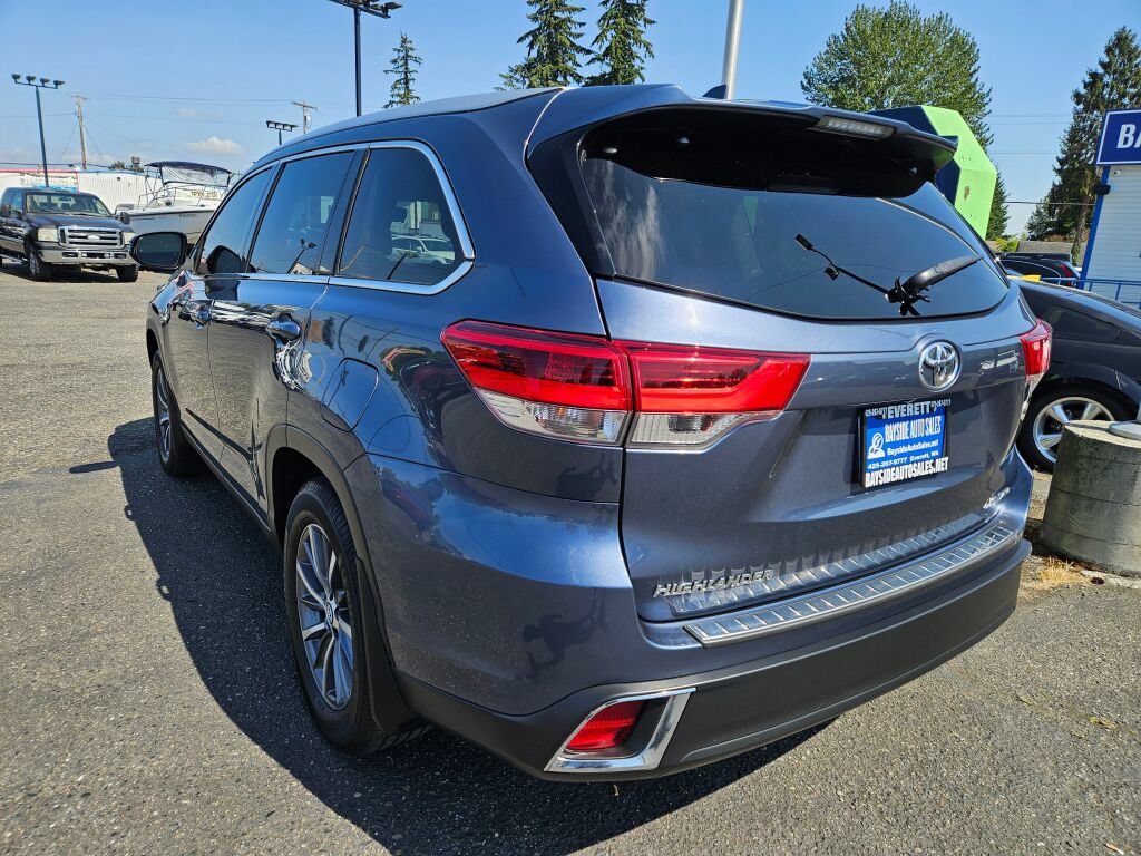 Used 2019 Toyota Highlander XLE AWD/4WD image 3
