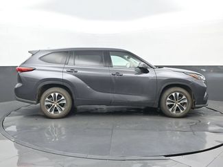 Used 2020 Toyota Highlander XLE FWD video 2