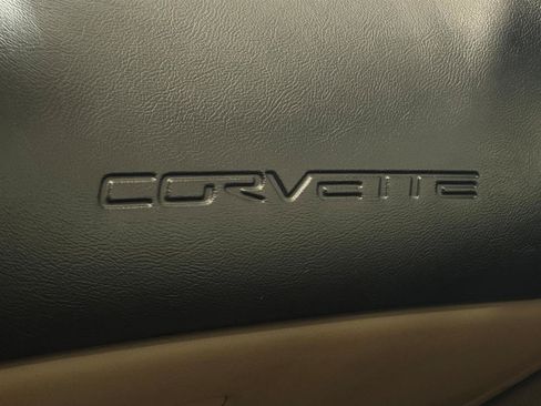 Used 2005 Chevrolet Corvette Coupe w/ 2LT w/ Preferred Equipment Group RWD image 14
