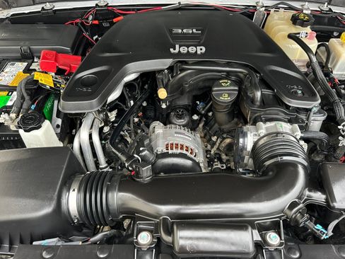 Used 2021 Jeep Gladiator Rubicon AWD/4WD image 23