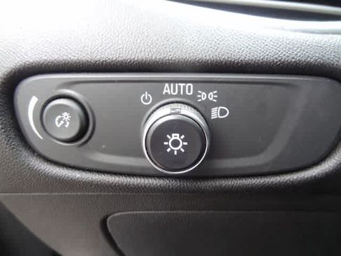 Used 2019 Chevrolet Malibu LT w/ Leather Package FWD image 16