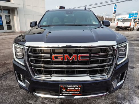 Used 2023 GMC Yukon SLT w/ SLT Premium Package image 2
