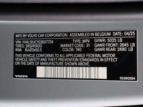 New 2025 Volvo XC40 B5 Plus w/ Protection Package Premier image 17