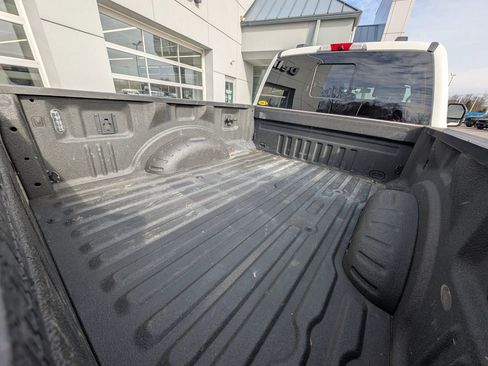 Used 2023 Ford F350 Lariat w/ Chrome Package image 11