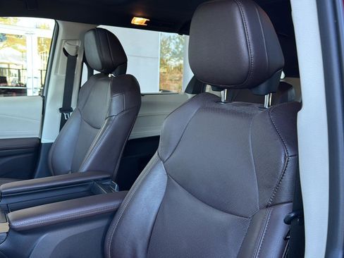 Used 2024 Toyota Sienna Platinum image 24