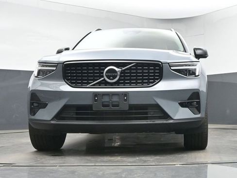 Used 2023 Volvo XC40 B5 Plus w/ Protection Package Premier AWD/4WD image 12