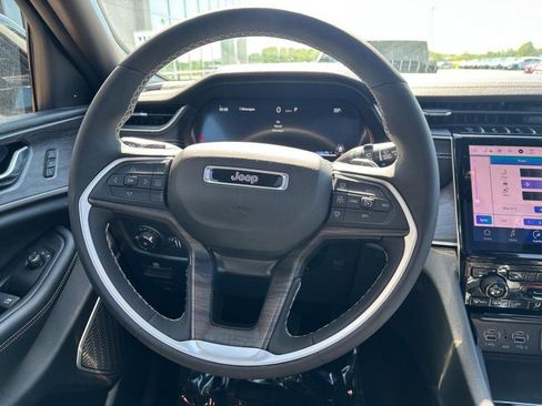 Used 2024 Jeep Grand Cherokee L Limited w/ Luxury Tech Group II AWD/4WD image 14