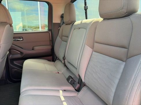 Used 2022 Nissan Frontier SV image 18