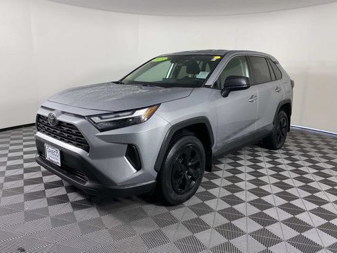 Used 2023 Toyota RAV4 LE AWD/4WD image 4