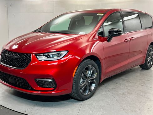 New 2026 Chrysler Pacifica Select image 1