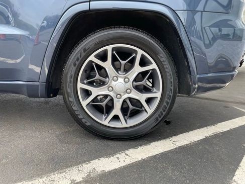 Used 2021 Jeep Grand Cherokee Overland AWD/4WD image 36