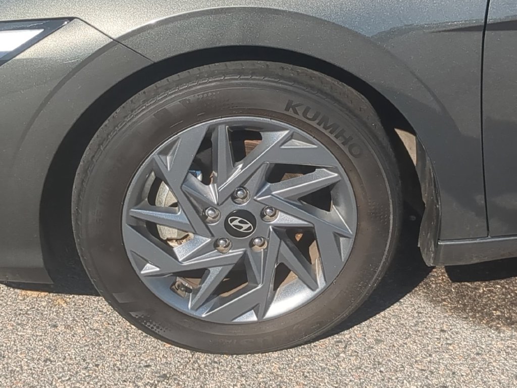 Used 2024 Hyundai Elantra SEL FWD image 9