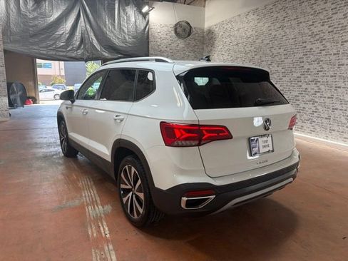 Used 2024 Volkswagen Taos SE FWD image 5