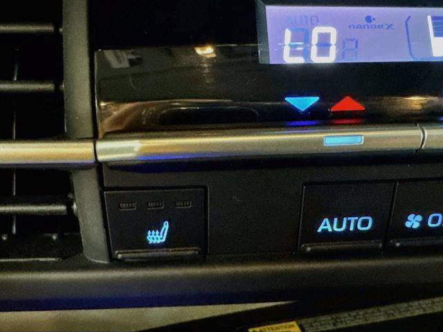 Used 2023 Toyota Sienna XLE w/ XLE Plus Package FWD image 21