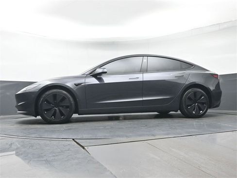 Used 2025 Tesla Model 3 image 27