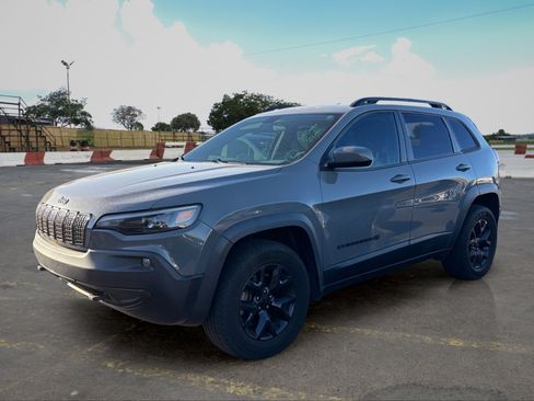 Used 2019 Jeep Cherokee Latitude AWD/4WD image 5