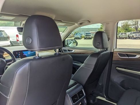 Used 2024 Volkswagen Atlas SE FWD image 19