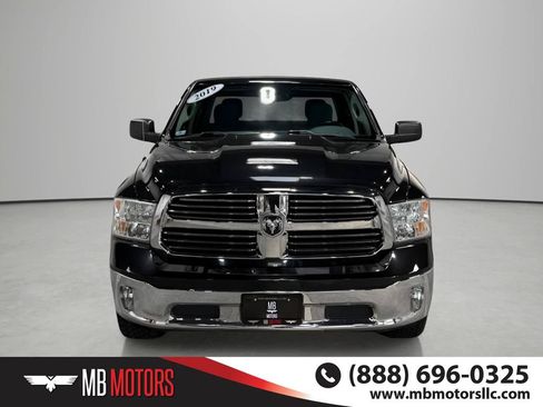 Used 2019 RAM 1500 Classic SLT w/ SLT Plus D←cor Group AWD/4WD image 2
