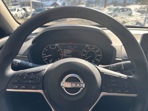 Used 2025 Nissan Altima 2.5 SV image 29