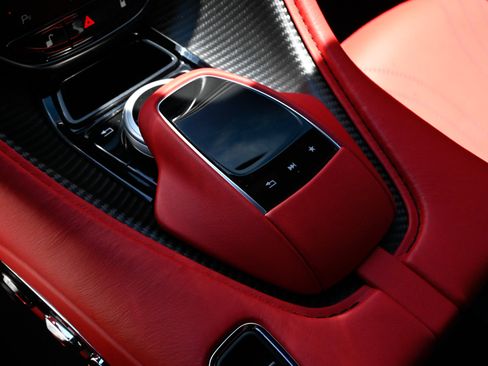 Used 2021 Aston Martin DB11 Coupe RWD image 31