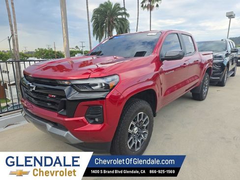 Used 2025 Chevrolet Colorado Z71 AWD/4WD image 2